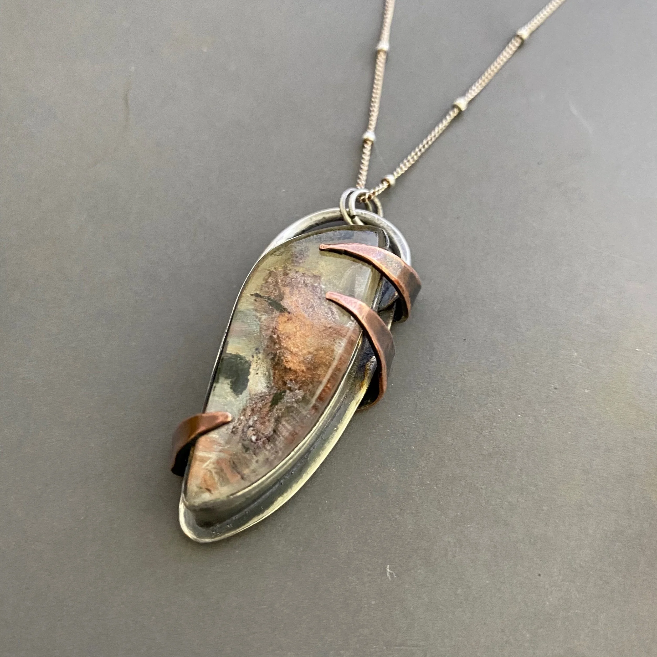 8F7950E1-5386-404F-944C-BF96E5053EA9