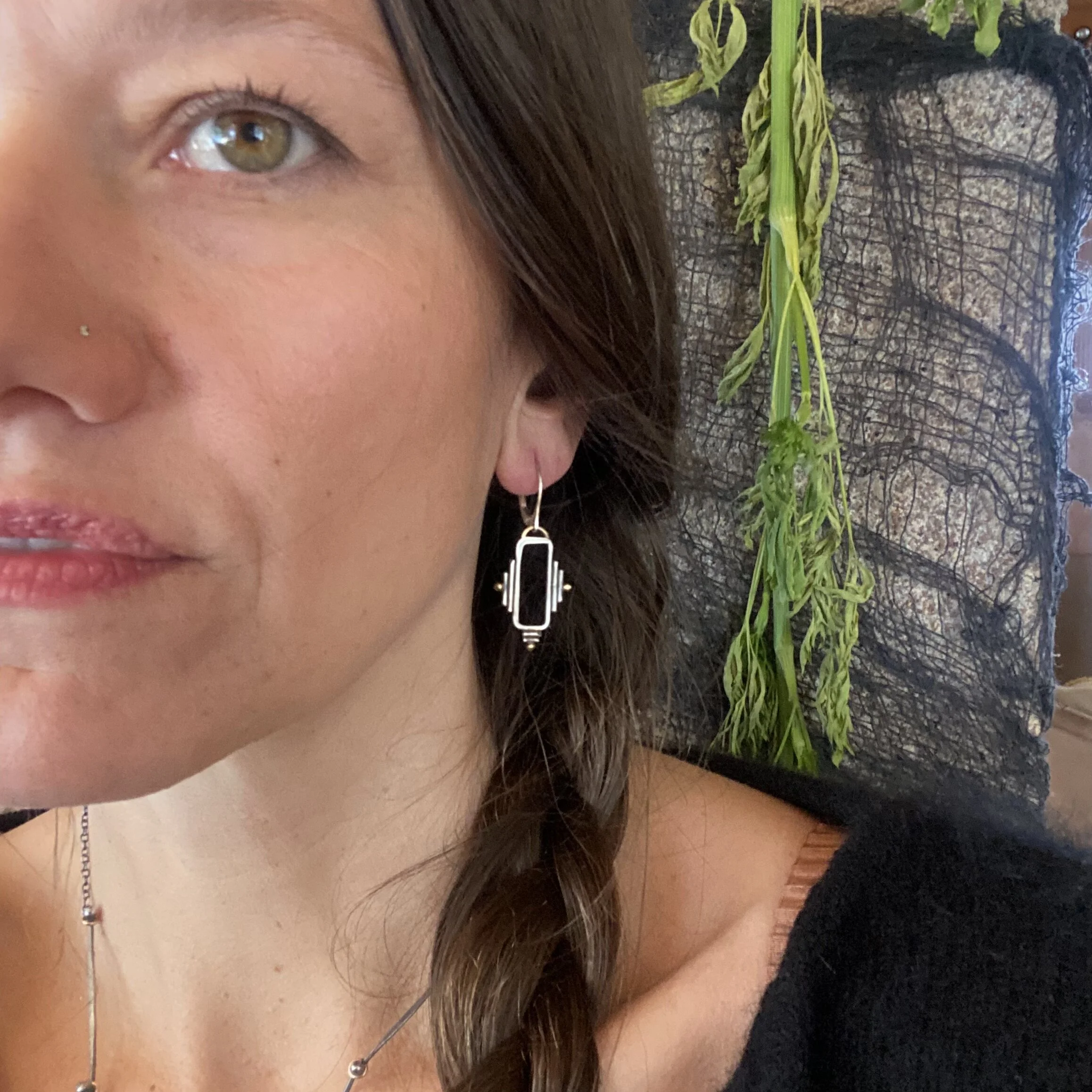 00B323AB-919C-44C3-8A75-4084C5E01E38