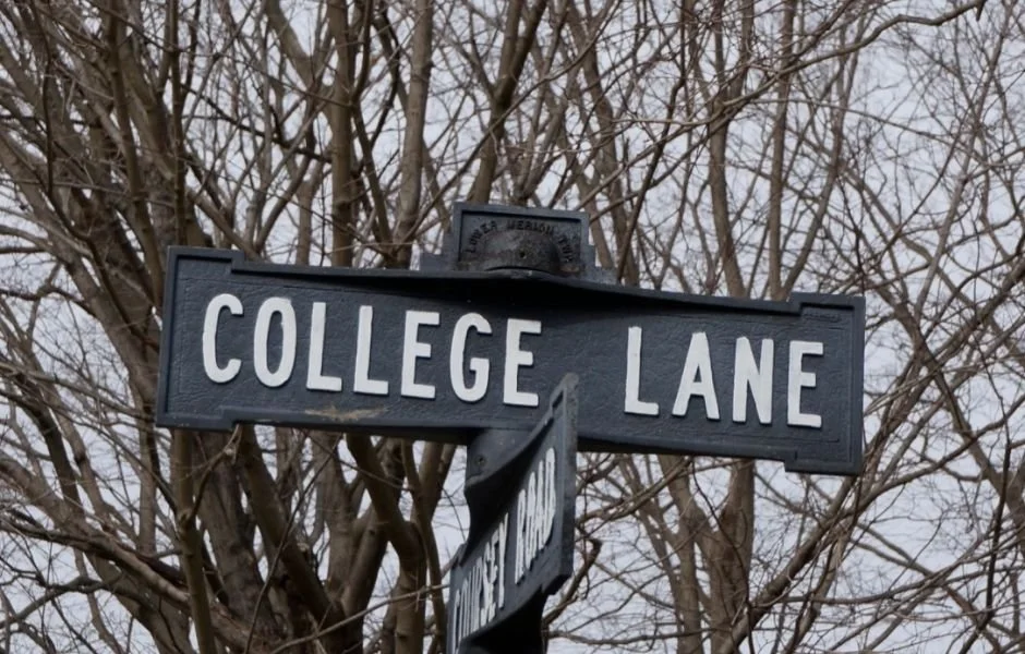 Sign that says "college lane"