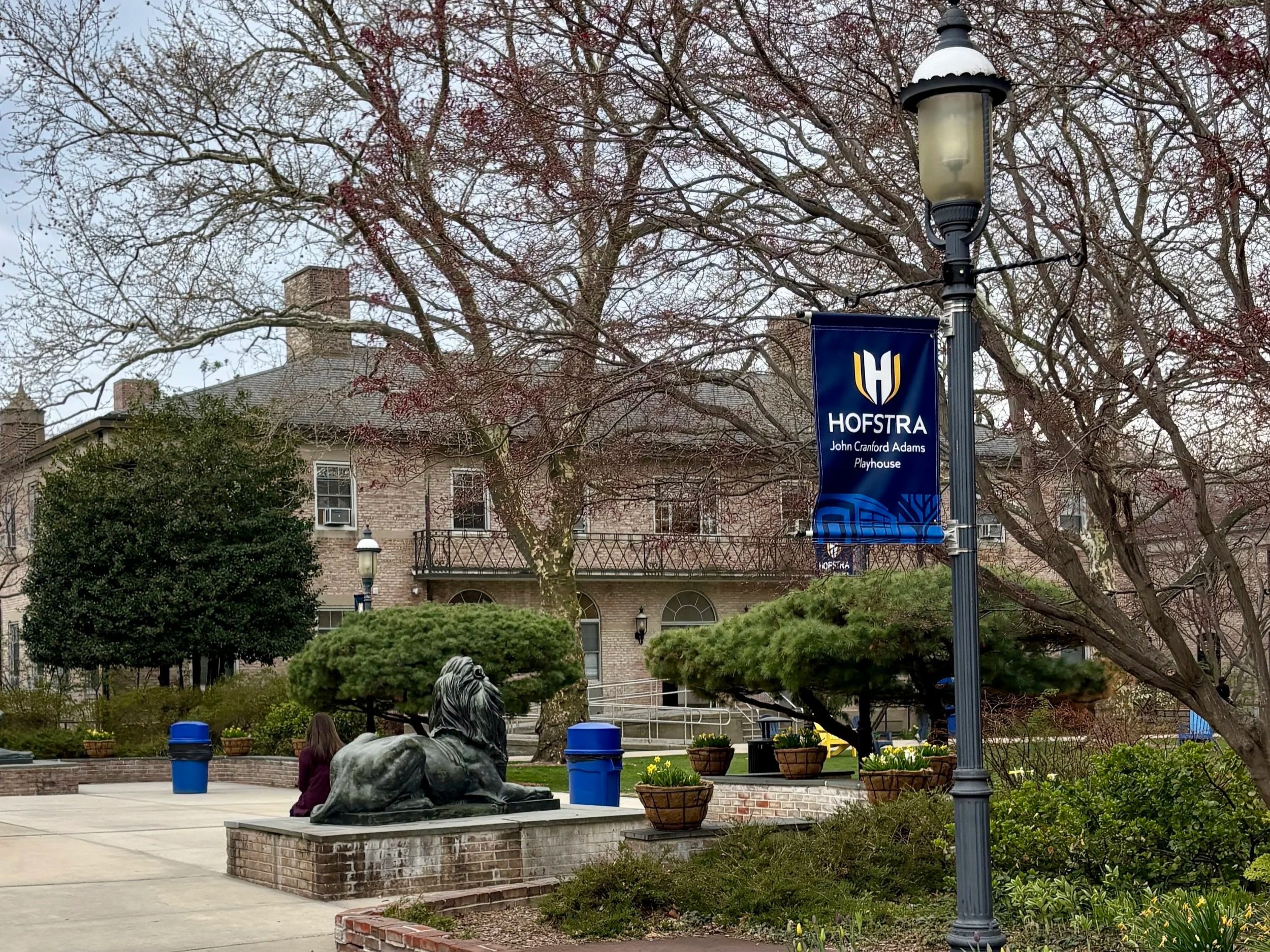 Hofstra building