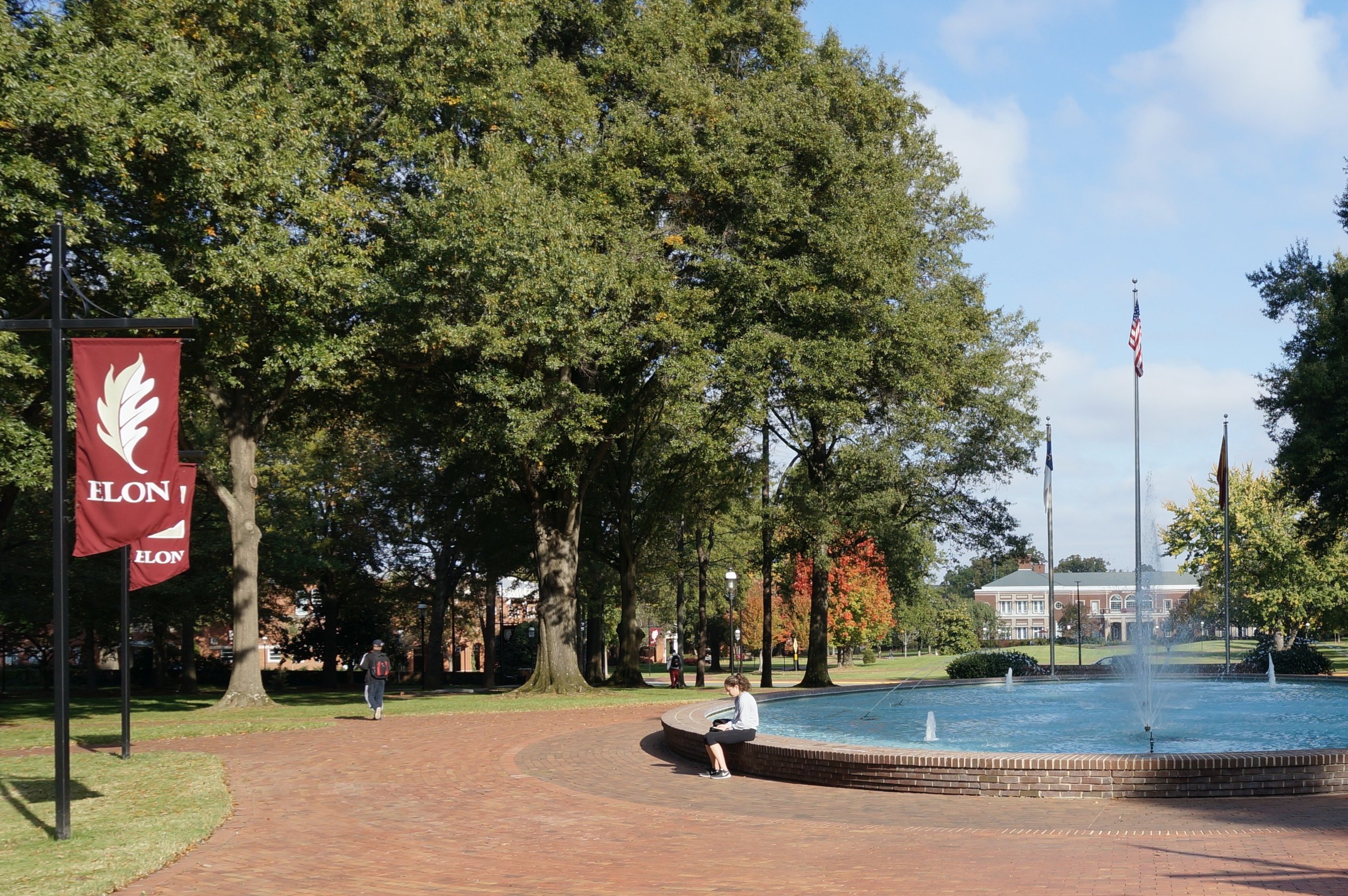 fountain on Elon's campus