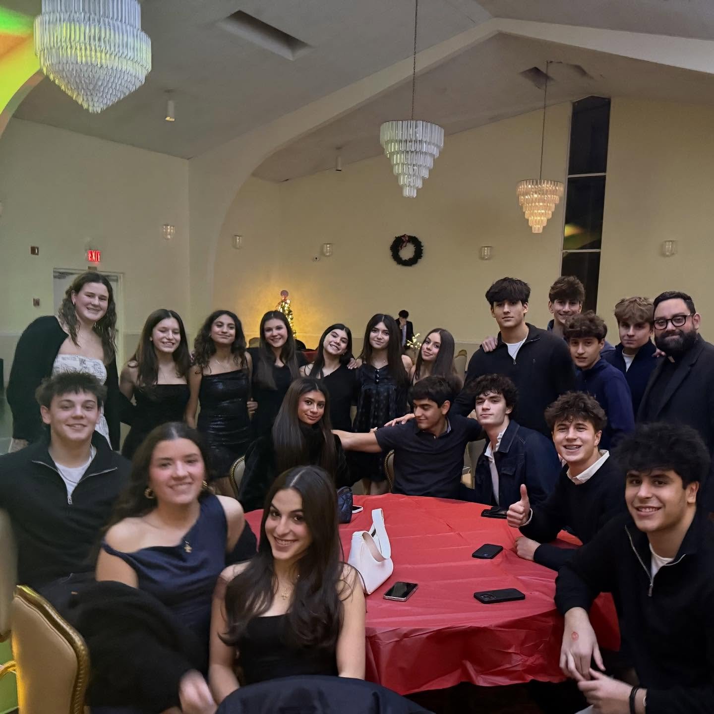 Holy Trinity Goya hosted its annual Christmas Ball Goya Dance, attracting nearly 100 Goyans from neighboring parishes, including those from Westchester and Connecticut -  as far as Orange and Danbury! It was an absolutely beautiful night!