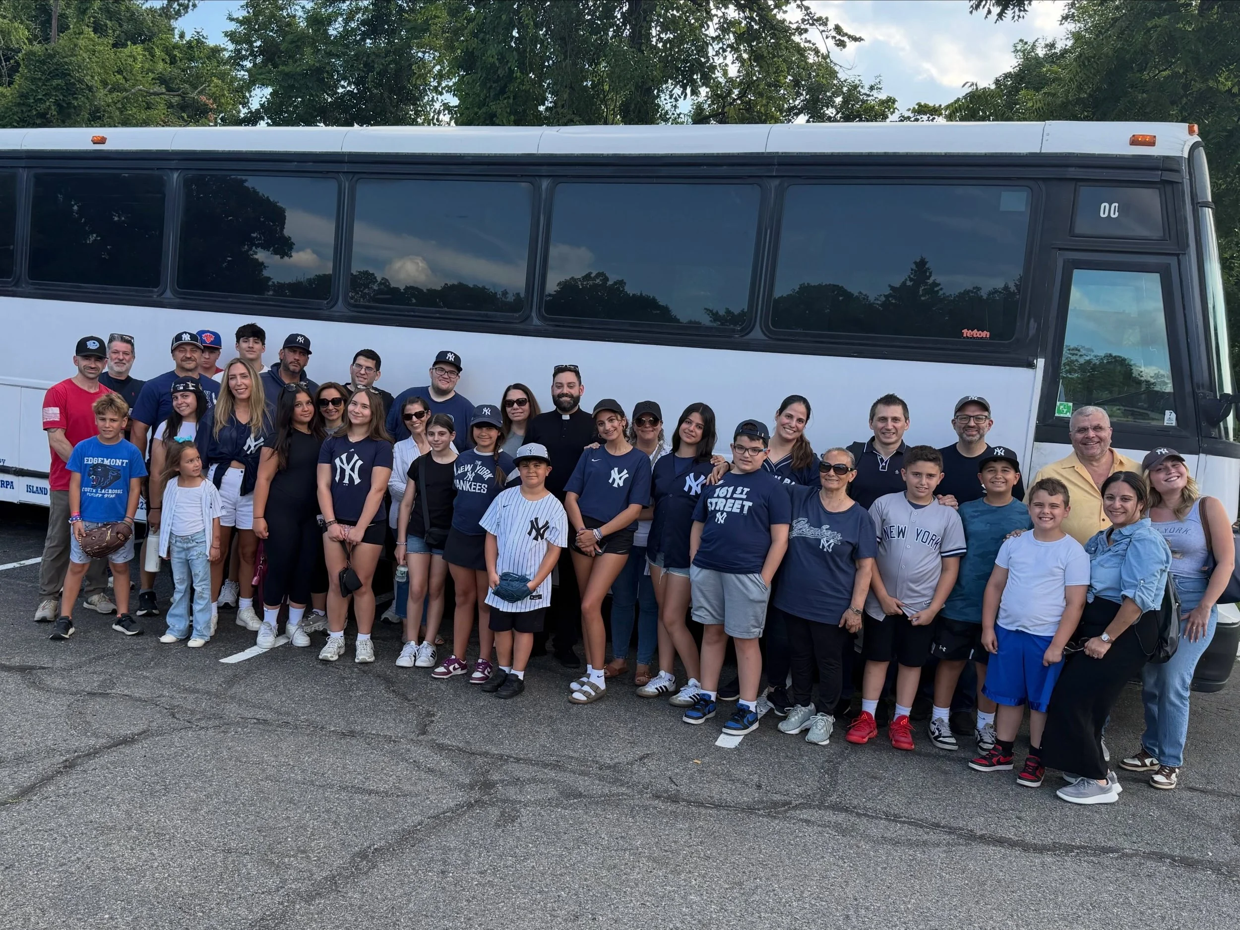 We&rsquo;re off to Greek Night 🇬🇷 at Yankee Stadium, with another 100 Holy Trinity parishioners meeting us down there! Good game! ⚾️