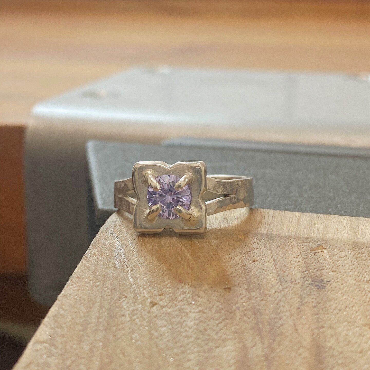 Sundays are bench days.

Yesterday I managed to spend a couple of hours at the bench, finishing up this little ring for my @jewellersacademy Advanced Diploma. 

Made from sterling silver, the textured split shank band is set with a purple cubic zirco