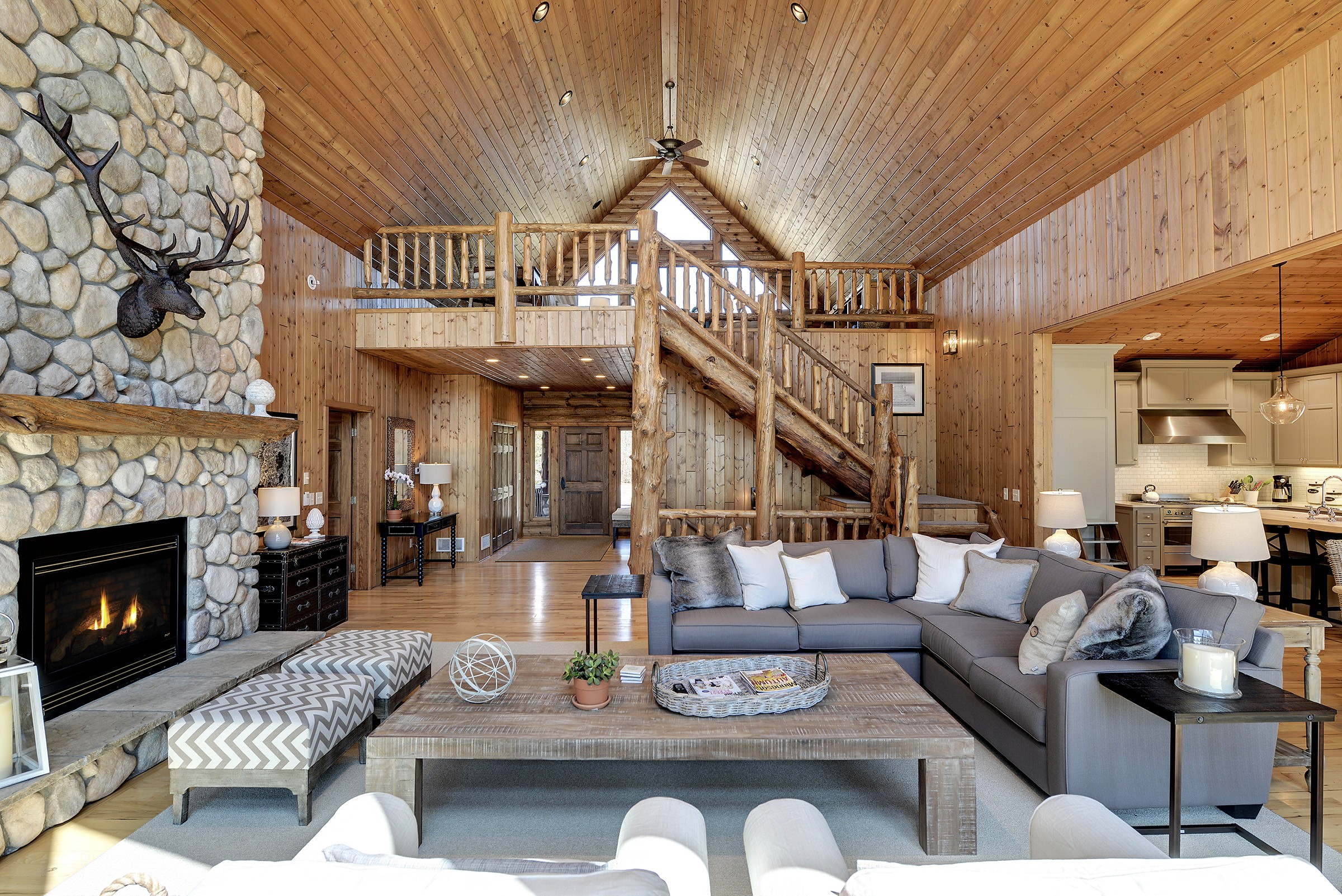 P Pines Great Room Toward door.jpg