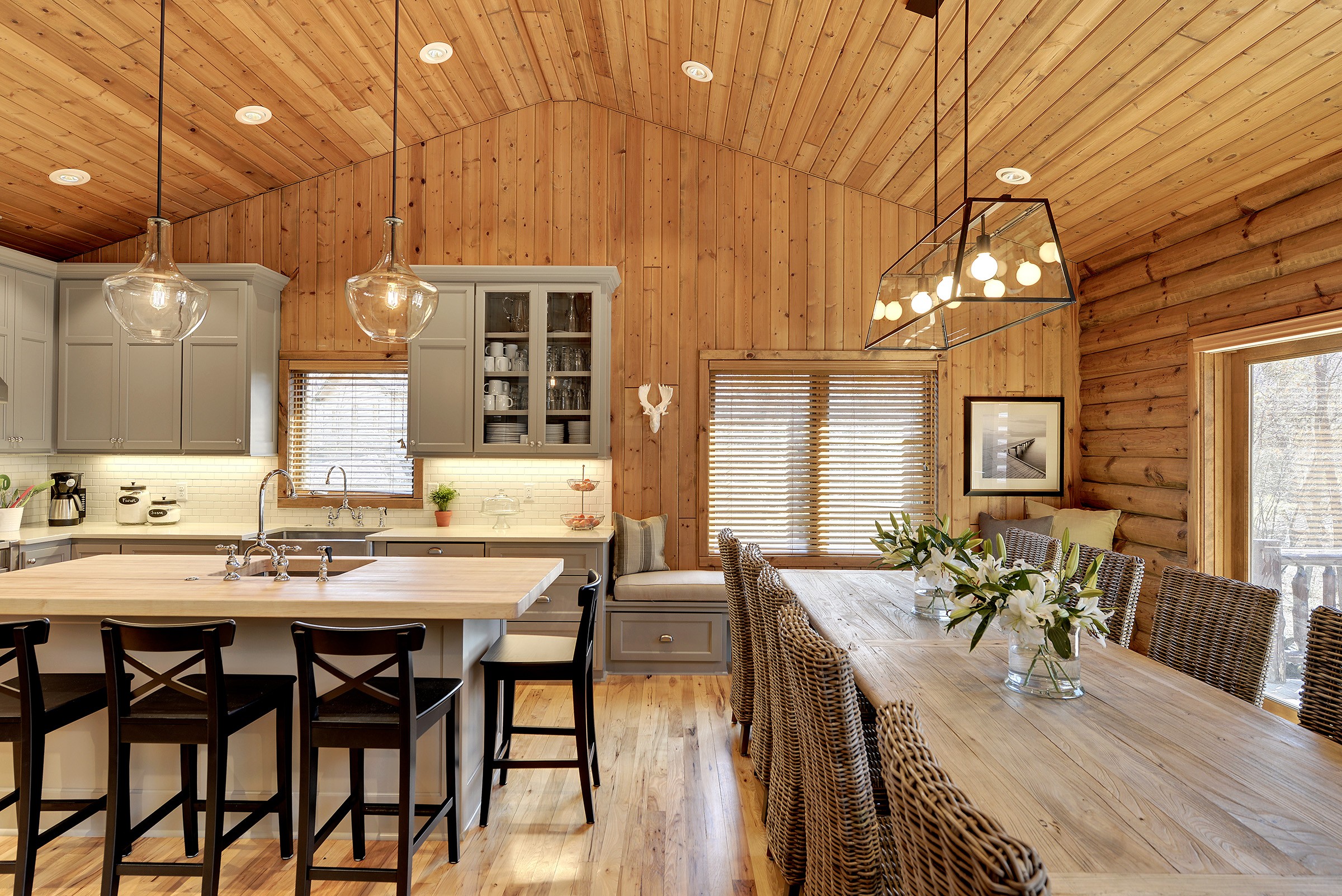 PPines-dining,kit,stools.jpg