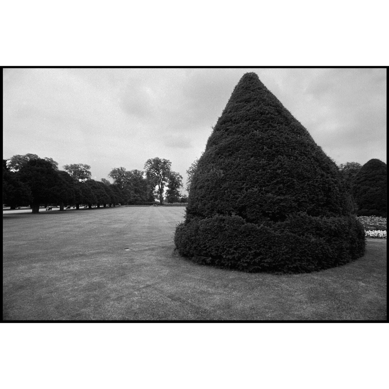 𝗧𝗶𝘁𝗹𝗲: 'Hyde Park Pyramid' | 𝗟𝗼𝗰𝗮𝘁𝗶𝗼𝗻: London, UK | 𝗬𝗲𝗮𝗿: 1982⁠