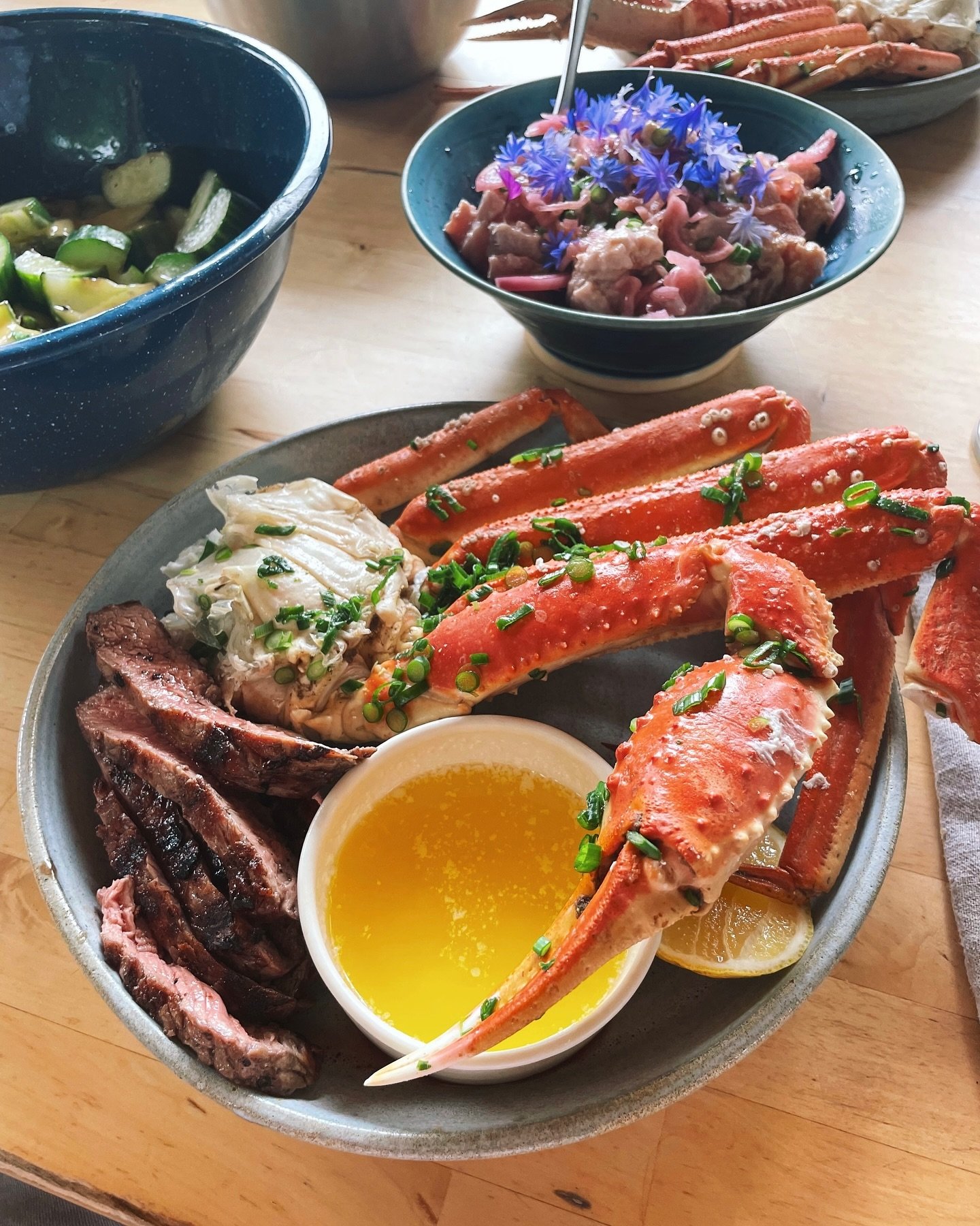 Surf &amp; Turf! Here&rsquo;s to another good year of eating! 🍾🦀🥩

1. Snow crab &amp; striploin
2. Wild oysters &amp; mulsies
3. Shiitakes on the grill
4. Flower power / herb it up
5. Wood fired mussel pizza
6. Cold smoked salmon travel snack
7. I