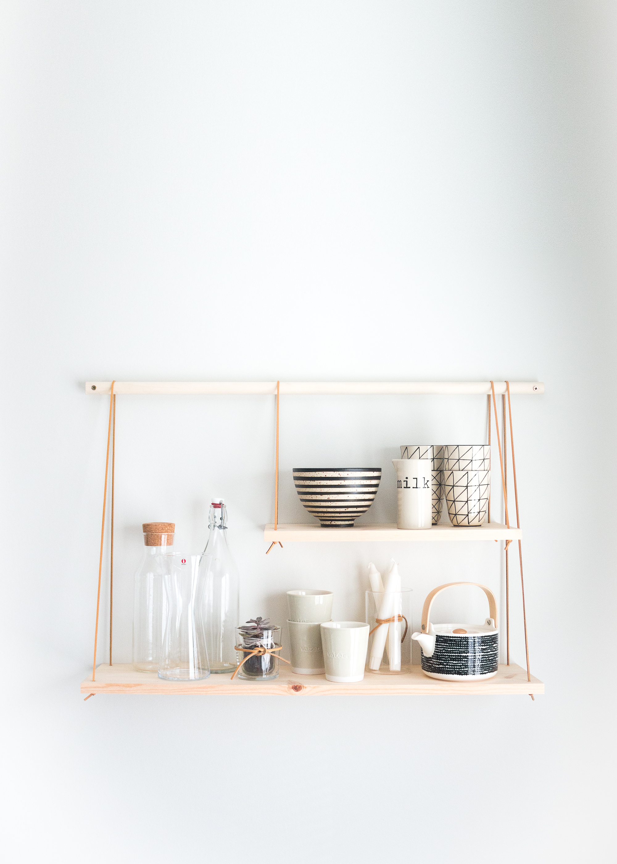 DIY | Hylla i skandinavisk stil | Trä och läder | Sandramarias.com