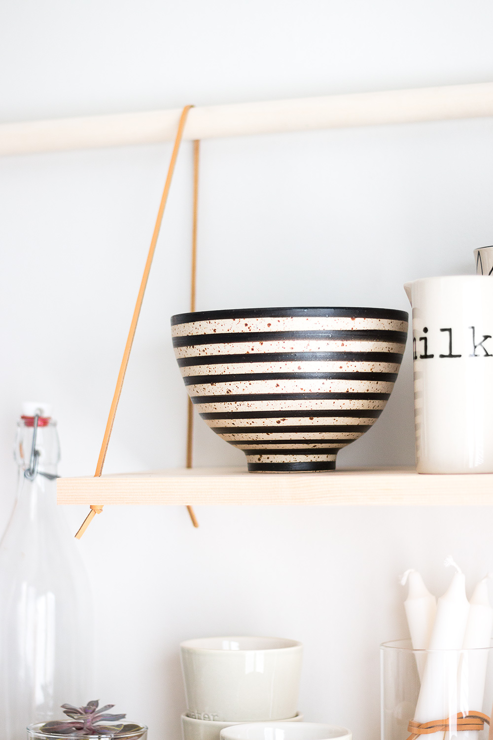DIY | Hylla i skandinavisk stil | Trä och läder | Sandramarias.com