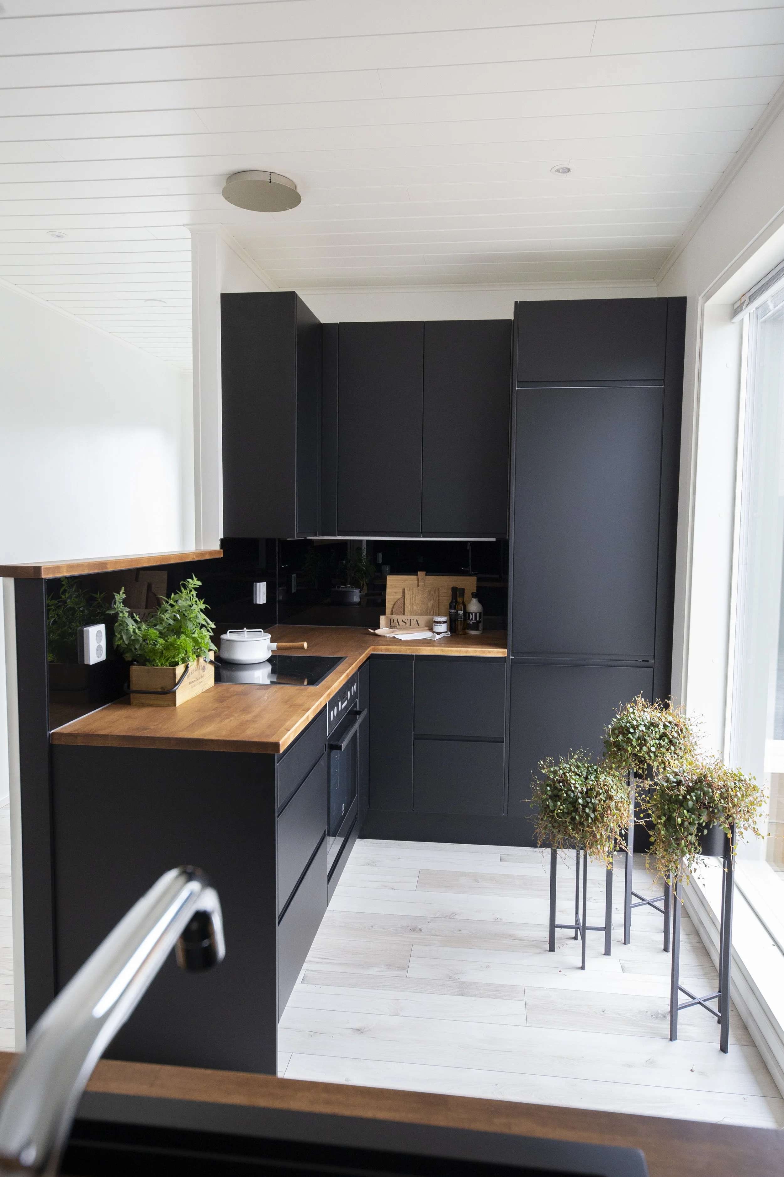 Building Home: Our Kitchen Plan // Sandramarias.com // By Sandramaria // Image via: Stylizimoblog.com