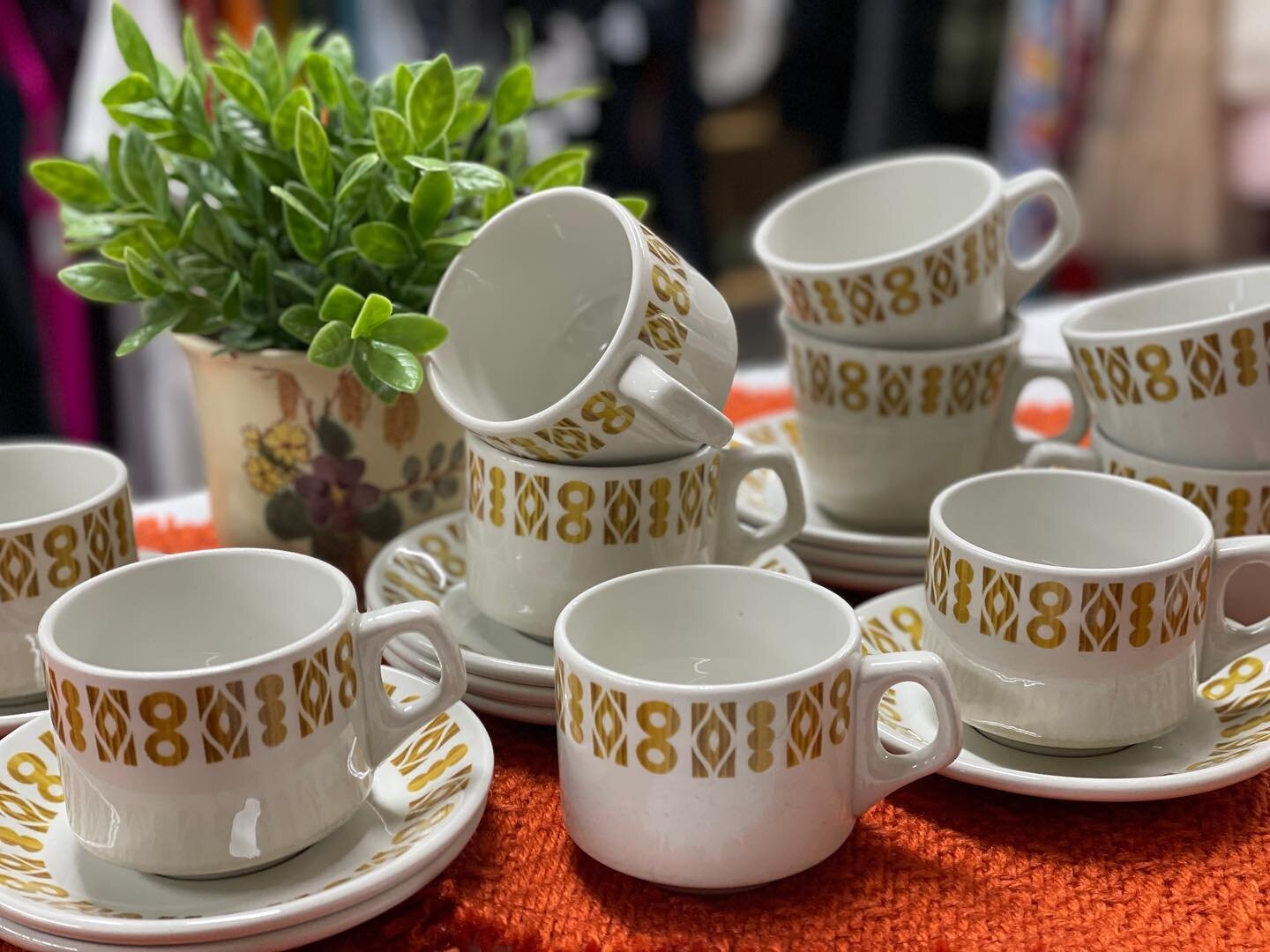 MCM coffee &amp; tea cups. 

#vintage #vintagehome #sustainable #preloved #instagram #homedesign #homedecor #decor #thrift #yyc #yycliving #yycnow #yyctoday #yyclocal #yycevents #yyclife #yycbuzz #yycbusiness #yychomes #calgary #calgaryliving #calgar