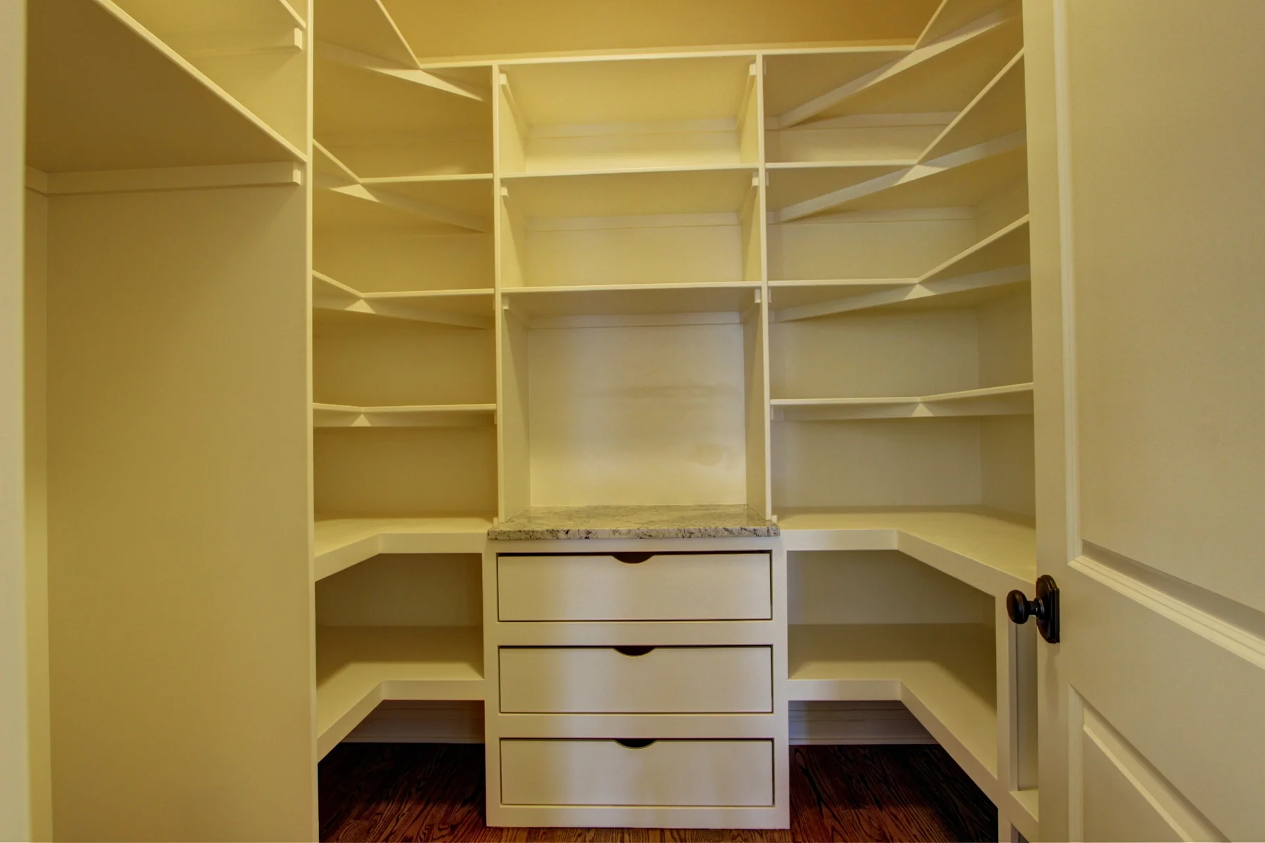7-Pantry.jpg