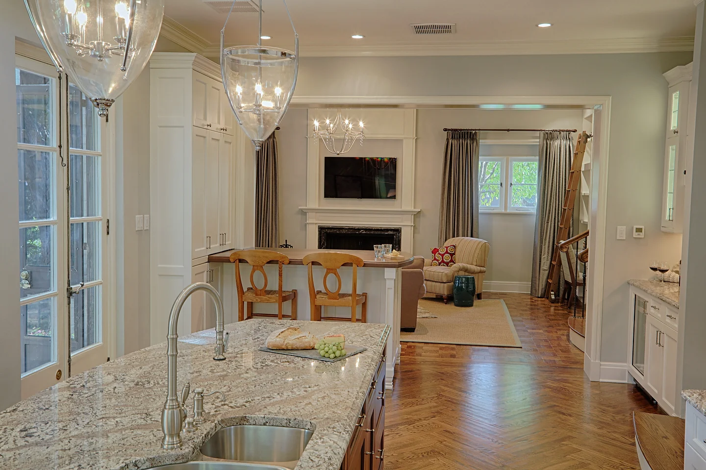 Kitchen-2LR.jpg