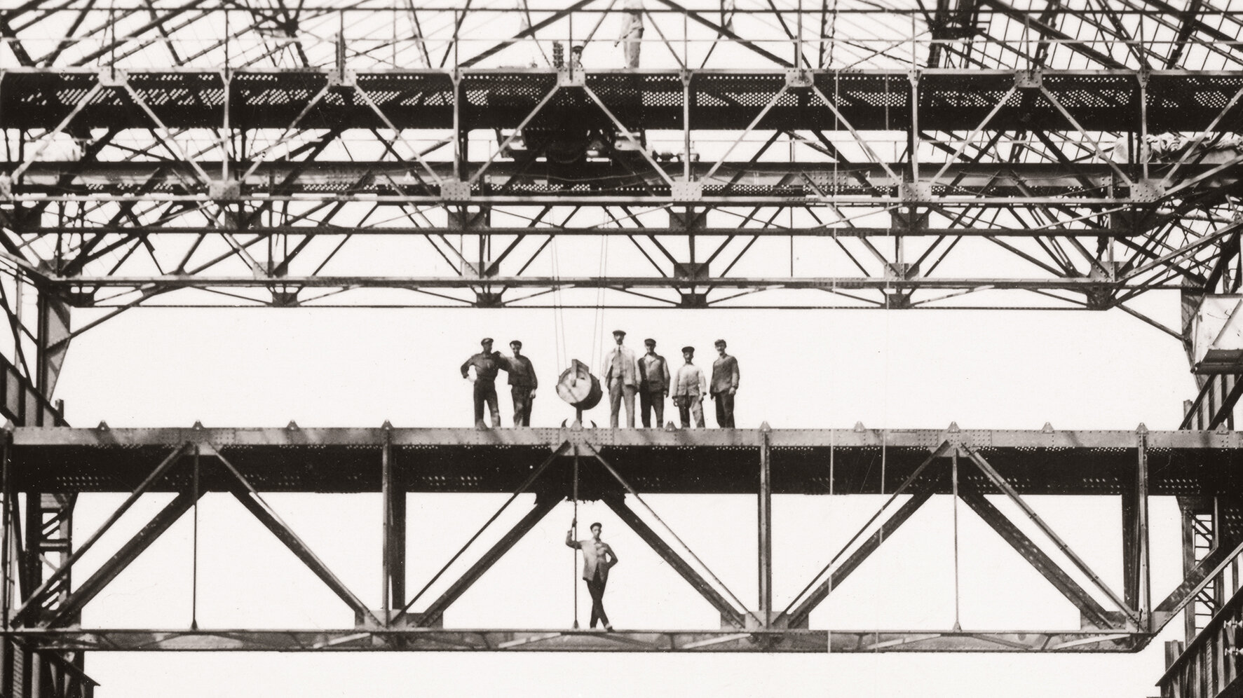 fenne-power-plant-workers-1920s-source-andreas-detemple.jpg