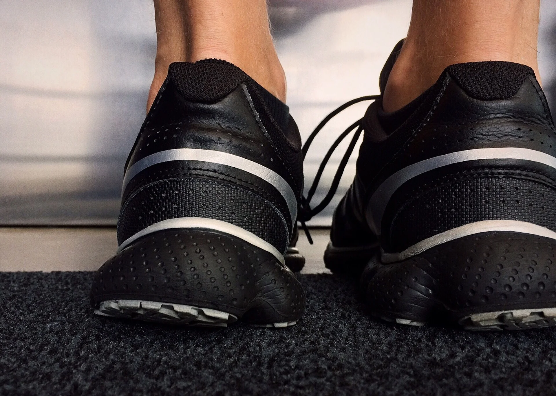 shoes-1678590_1920.jpg