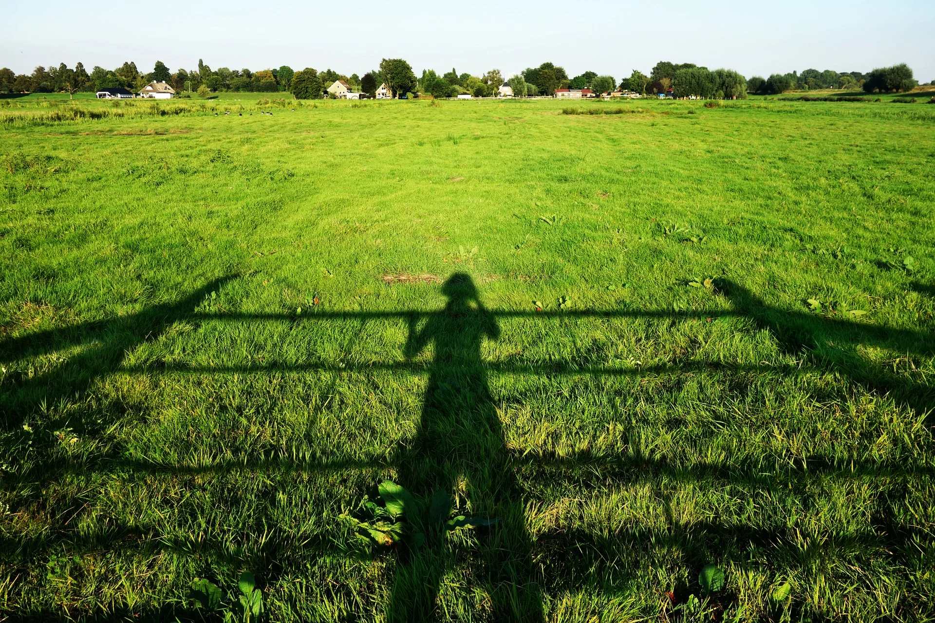 shadow-1635226_1920.jpg