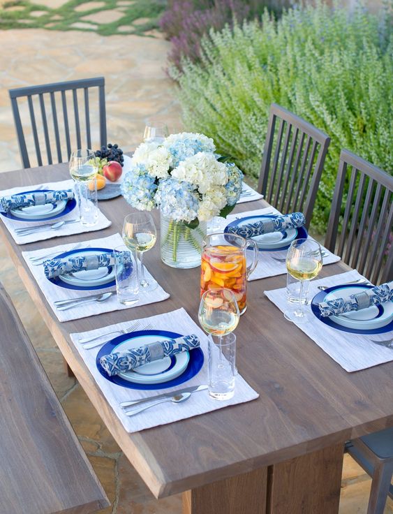 blue+and+white+table+15+4+9+18.jpg