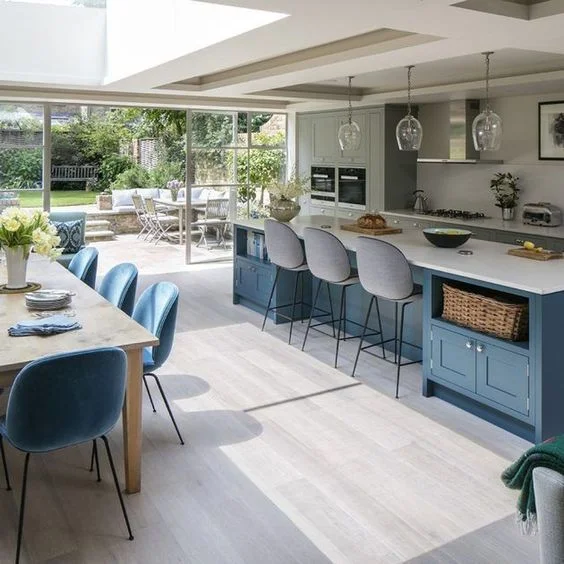 This kitchen is definitely for the Modern Sophisticated Home Owner….the floor plan is so on trend. Via