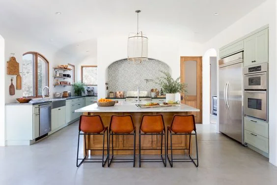 A Stylish Mediterranean-Style Kitchen.. This Kitchen Makes Me Want to Have a Tappa Party with Sparkling Sangria Cocktails. I love it! Via