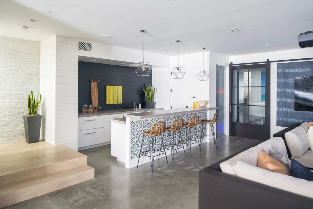 House Tour-Beach House Eye Candy in California 1.jpg