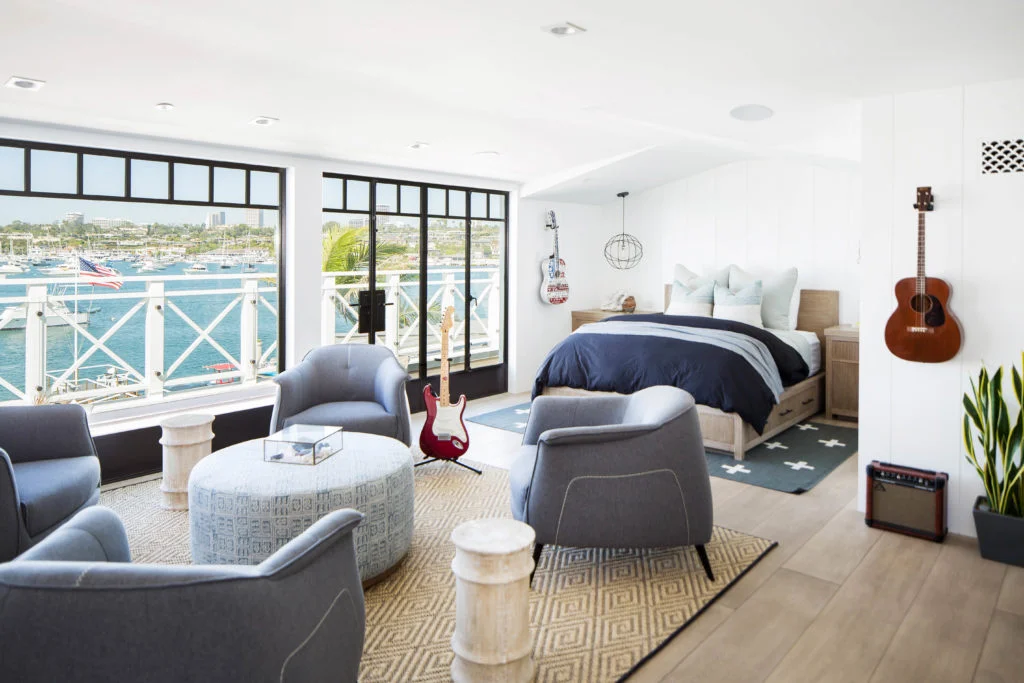 House Tour-Beach House Eye Candy in California 13.jpg