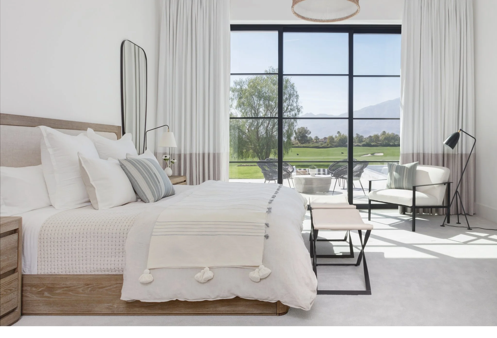 House Tour-A Spectacular Home That Has us Starstruck 14.jpg