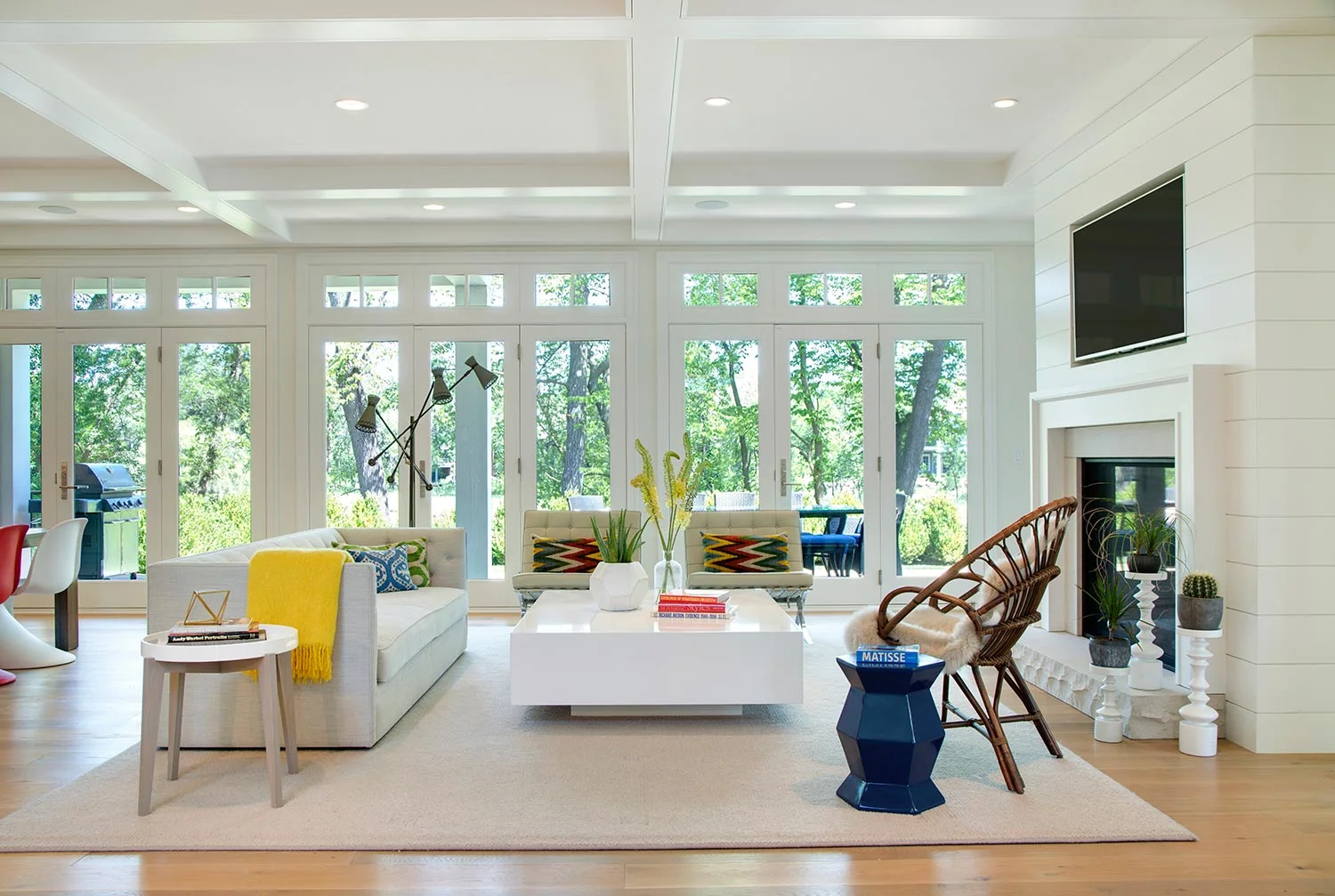 House Tour-Lucy's Simply Nordic Waterfront Home Is So Perfect 7.jpg