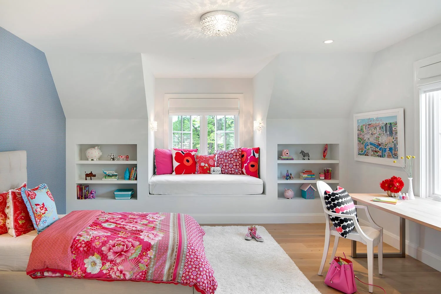 House Tour-Lucy's Simply Nordic Waterfront Home Is So Perfect 26.jpg