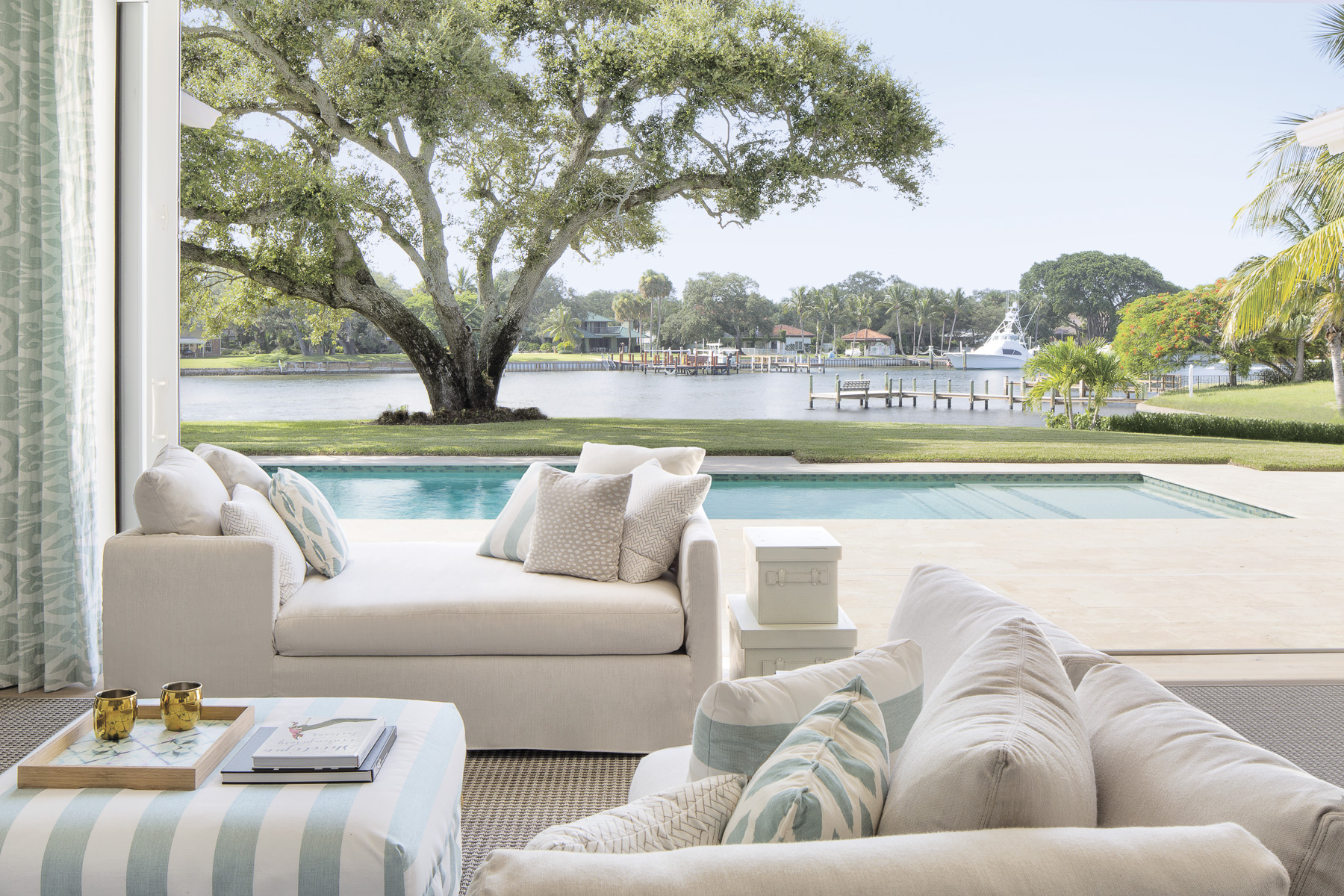 Home Tour-A Luxurious Beach Bungalow on the Intercoastal Waterway 7.jpg