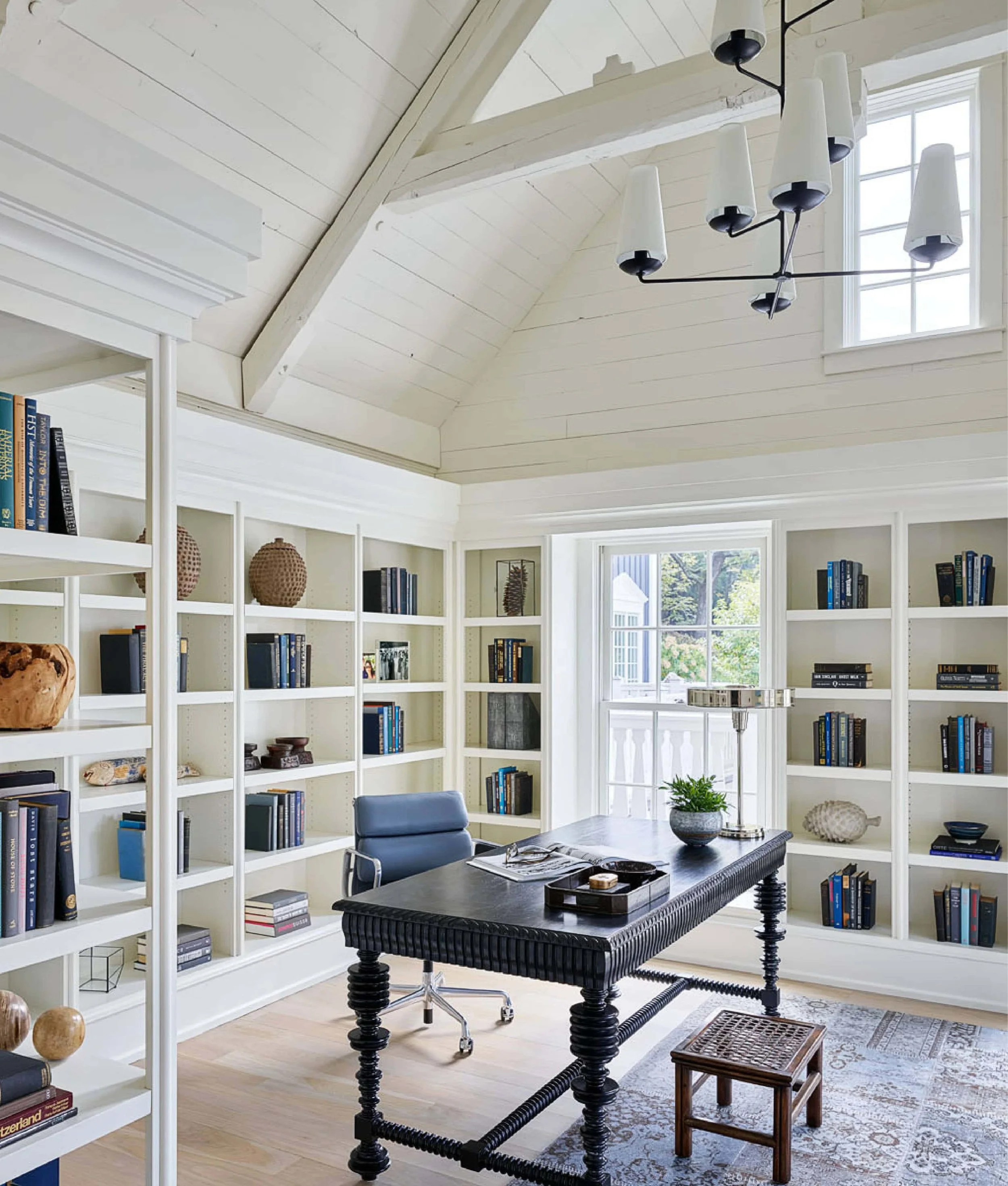 House Tour-An Irresistible Home on Pine Lake 14.jpg