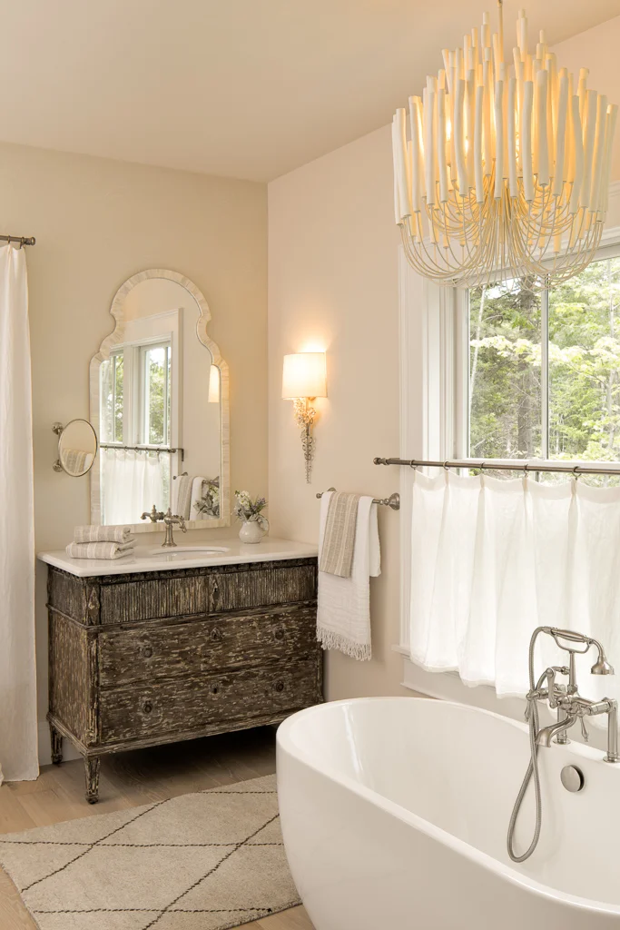 House Tour-This Ocean Estate is A Sweet Dream 13.jpg