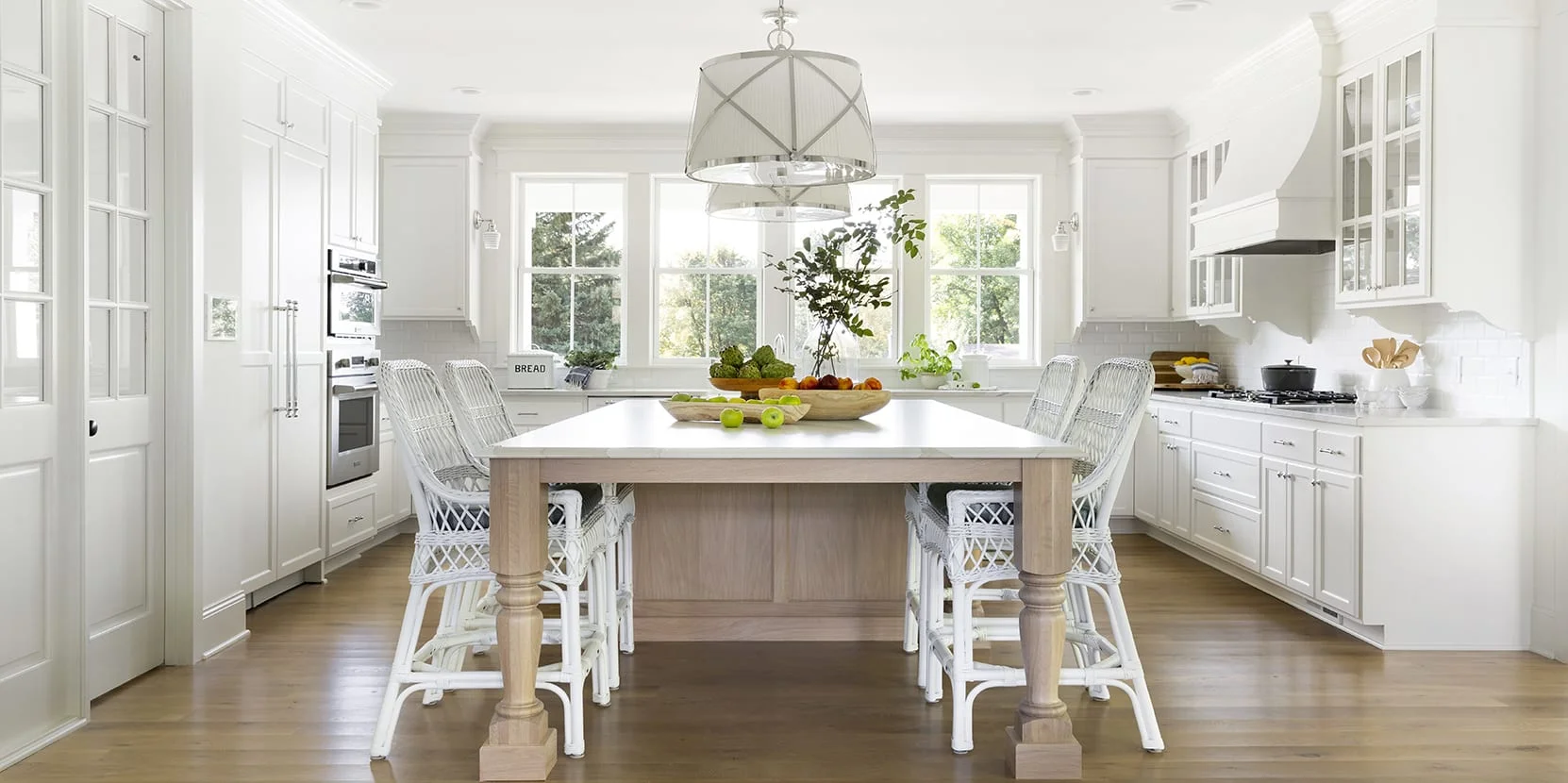 House Tour-This Farmhouse is Like a Ray of Sunshine 8.jpg
