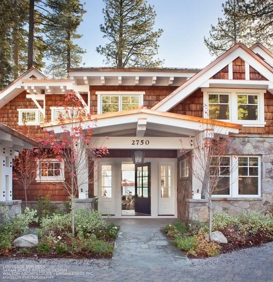 House+Tour-A+Timeless+Dream+House+on+The+Shores+of+Lake+Tahoe+1.jpg