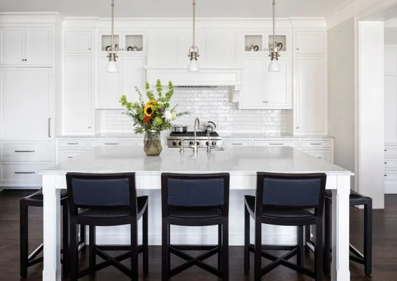 House Tour-You Will Definitely Drool Over This Lake House 8.jpg