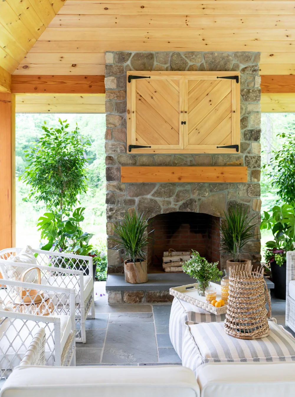 House Tour- I Love This House's Modern Twist on Classic Traditional Style 14.jpeg