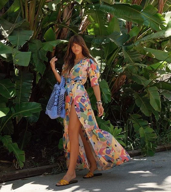 Rocky Barnes is the epitome of the Beach Pretty girl…what an easy + pretty look…go bold and own it.