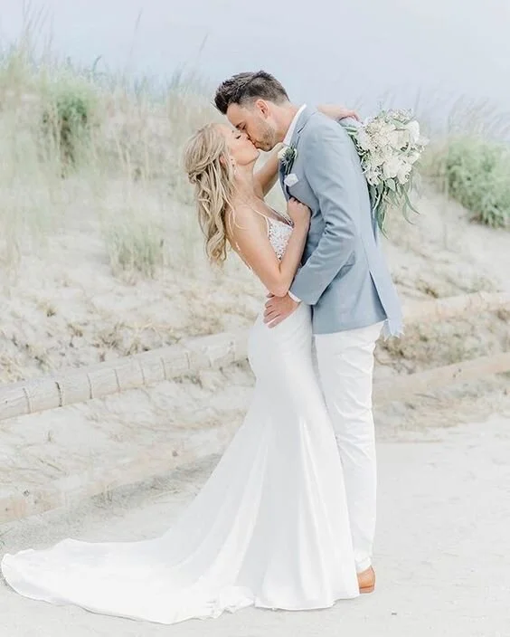 A hopeless romantic…and this couple looks so in love…and the setting is so beach pretty. Venue is the Windrift Hotel Resort and Photographer Molly Sue Photography