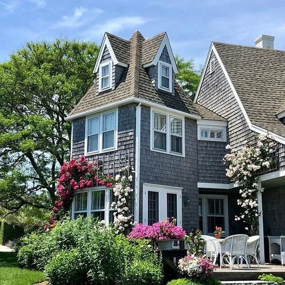 How dreamy is this Nantucket home? I would love to spend an afternoon on this darling deck basking in the fall sunshine and breathing in the sweet essence of the rambling coastal roses…Heaven on Earth via