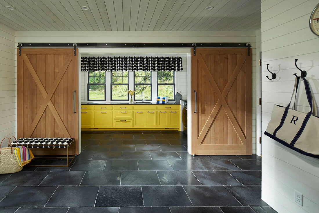House Tour-A Classic Lake House Takes A Modern Turn 14.jpg