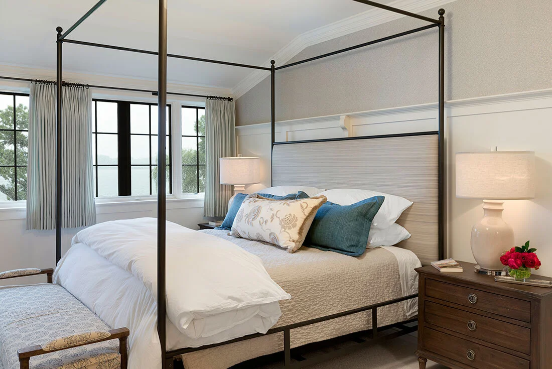 House Tour-A Classic Lake House Takes A Modern Turn 18.jpg