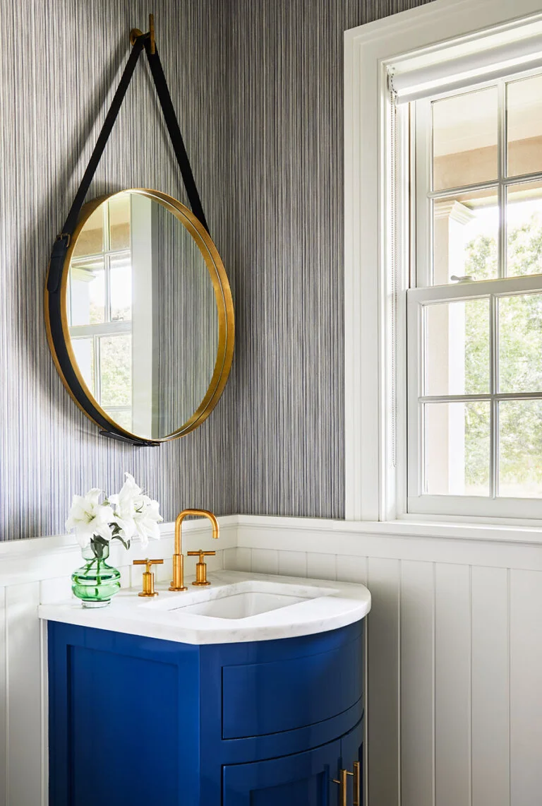 House Tour-A Modern Coastal Beach House on Quaise Pond
