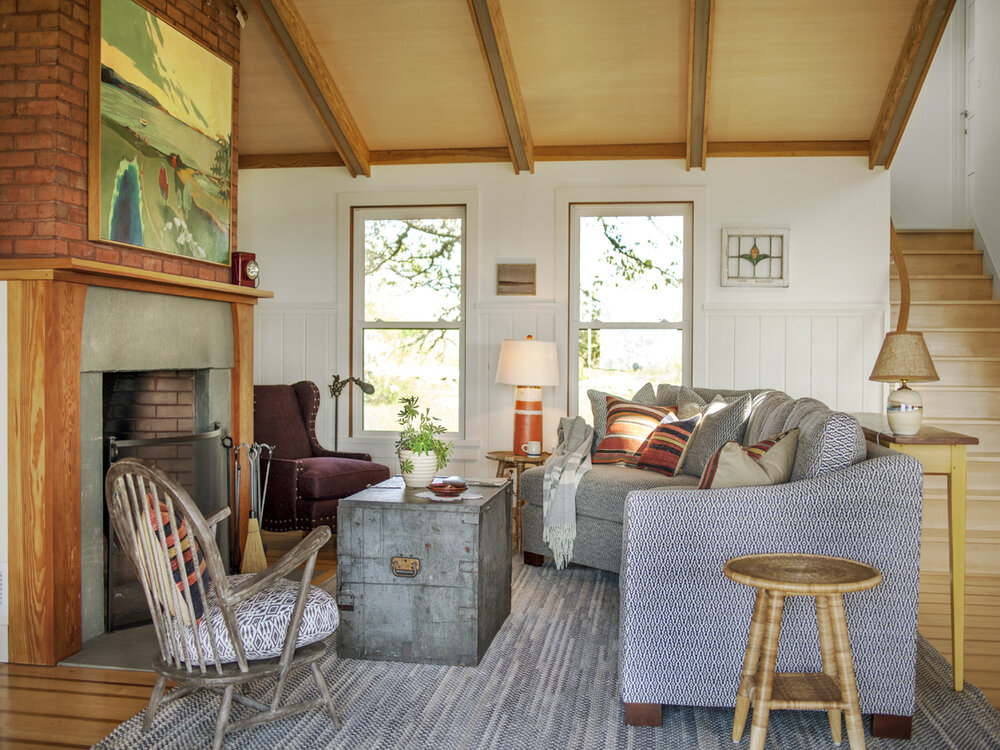 House Tour-A Charming Eclectic Beach Cottage on the Vineyard
