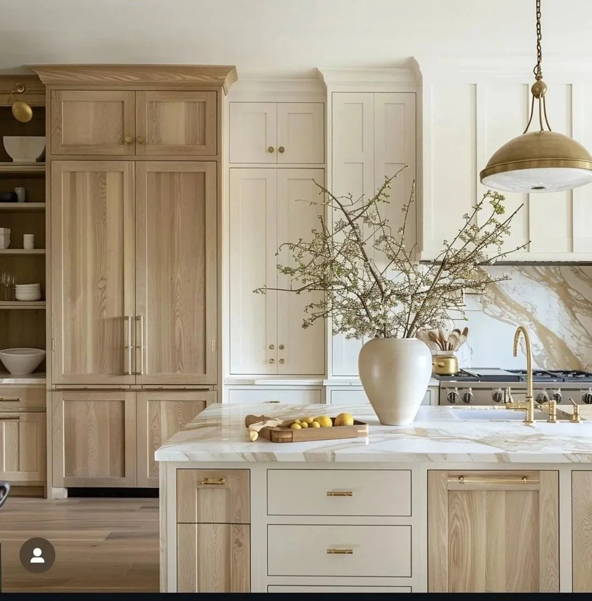 30 Gorgeous Modern Coastal Kitchen Featuring White and Neutral Accents to Copy