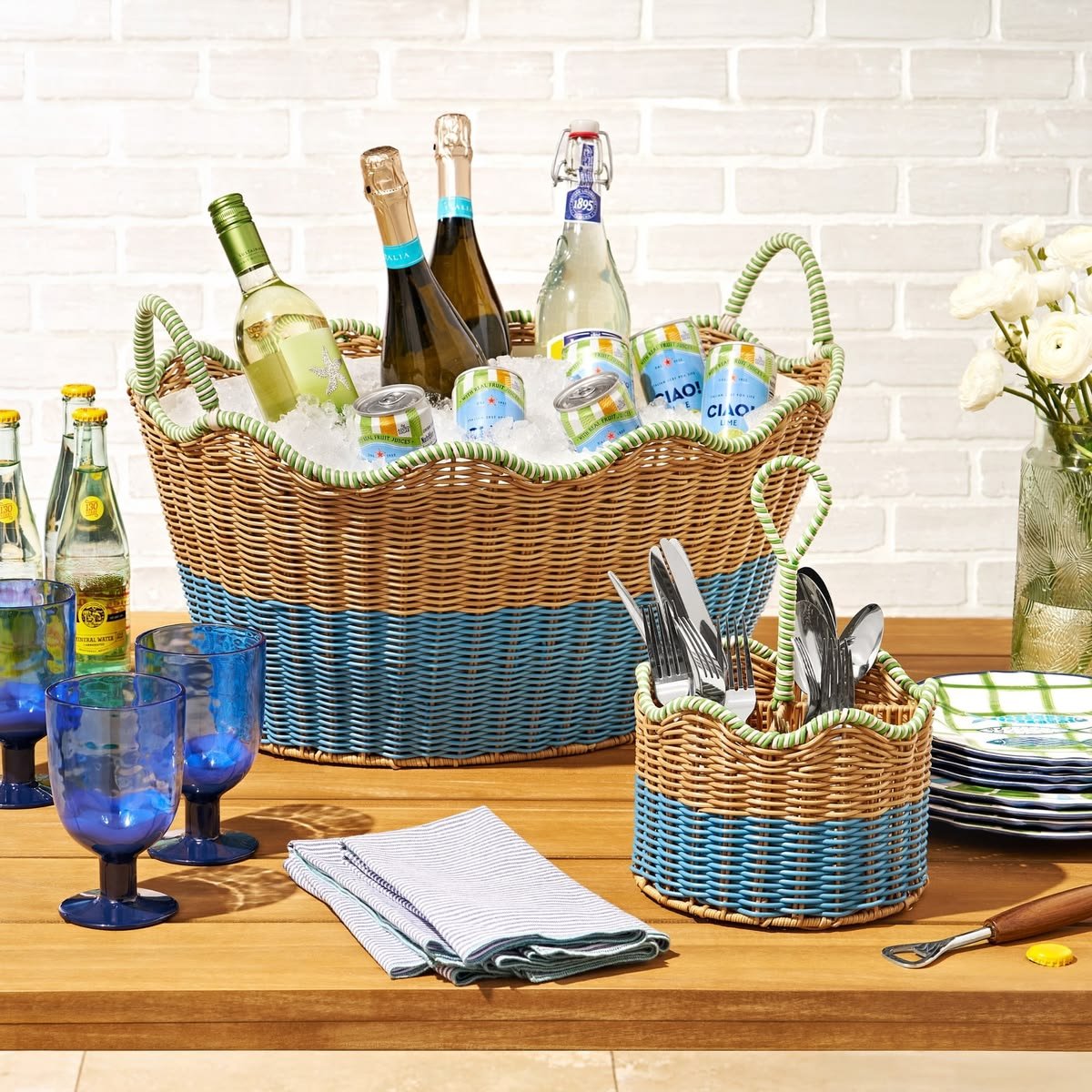 A Coastal Tablescape by Drew Barrymore.jpg
