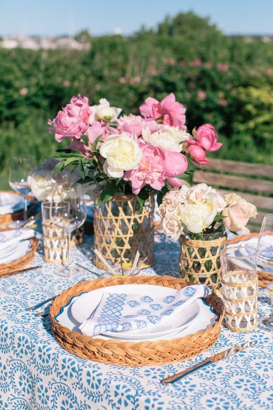 Entertaining in Style: Creating a Beautiful Outdoor Tablescape and ...