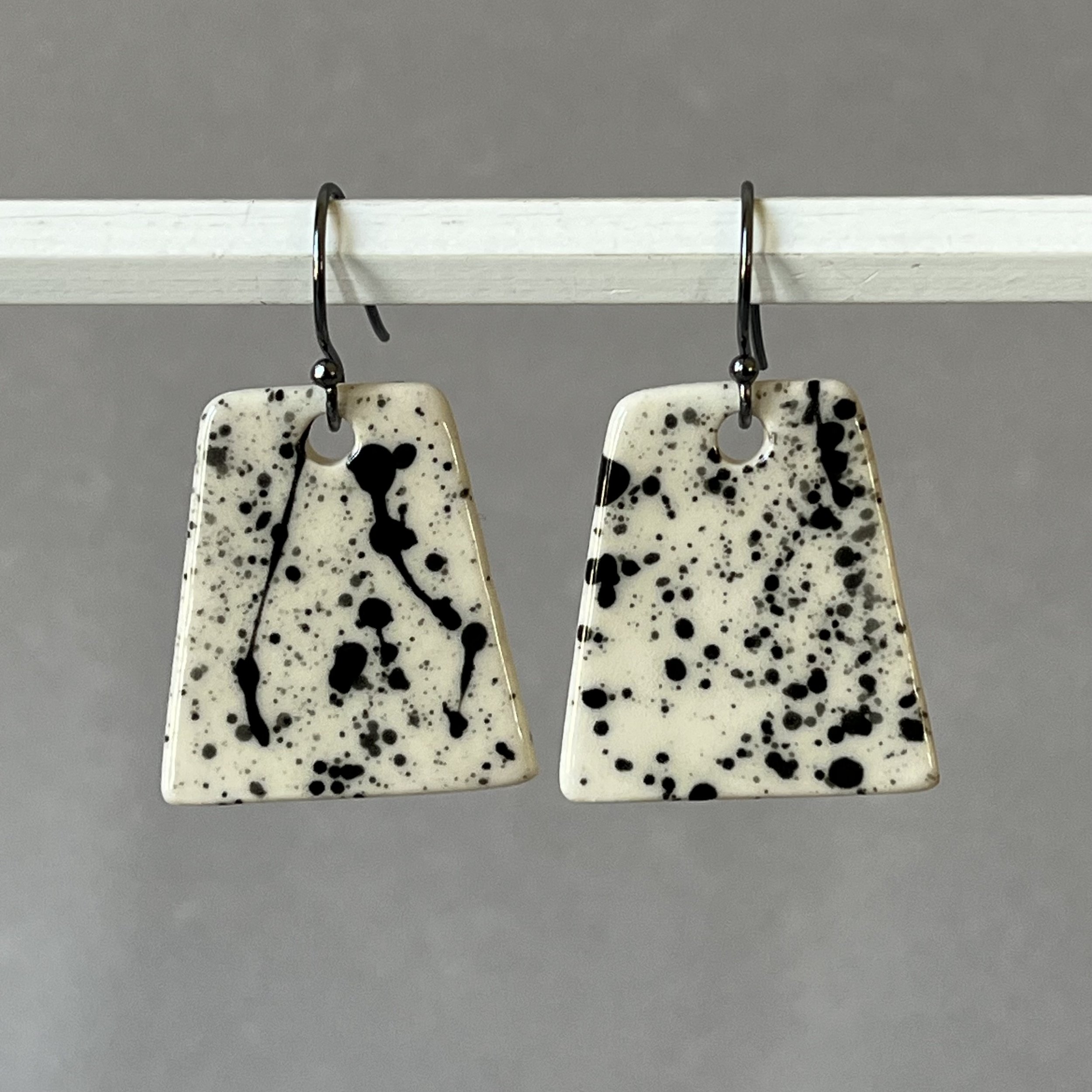 earrings_blacksplattertrapezoid_rachelcox.jpg