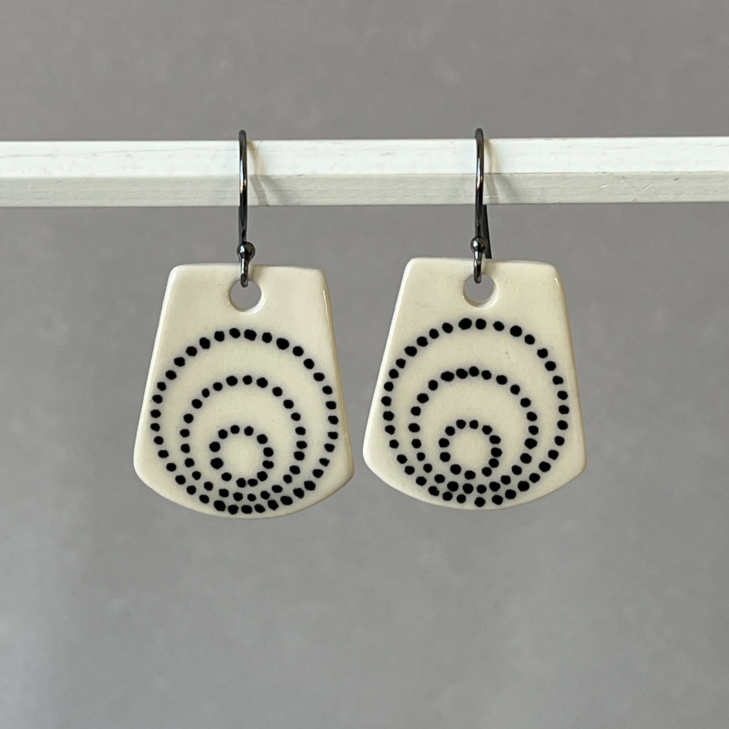 earrings_blackcirclesfansm_rachelcox.jpg