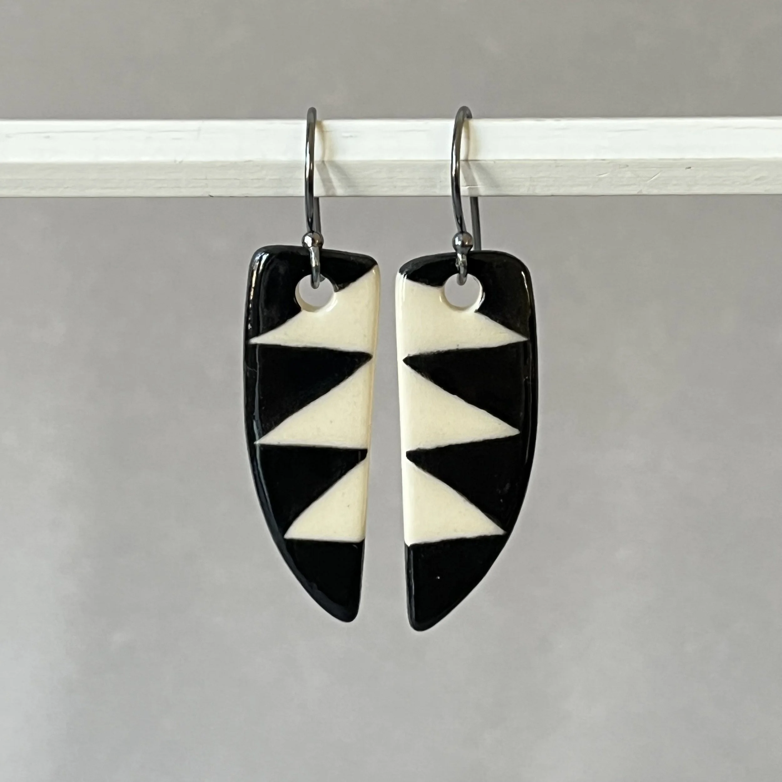 earrings_blacktrianglesnarrowtusk_rachelcox.jpg