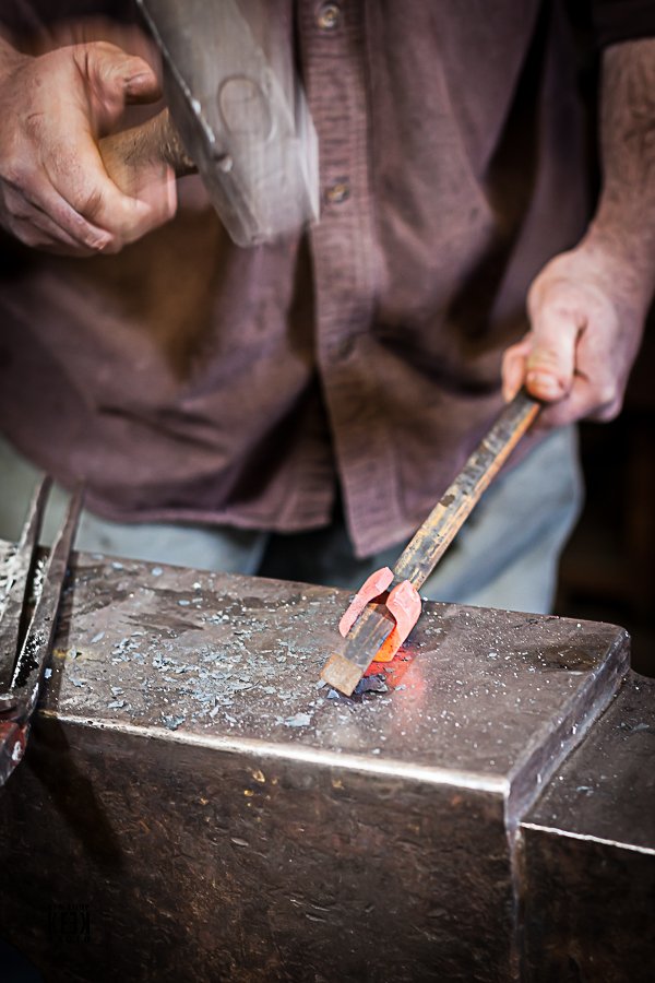 red hot steel on the anvil.JPG